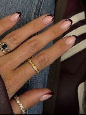 24pcs Oval Minimalist dark French Manicure Nail press ons